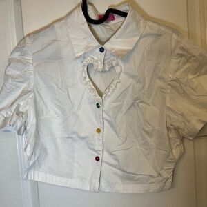 Cropped white cotton shirt with colorful buttons and heart shaped cut-out xs/s